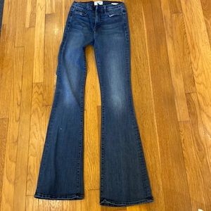 Frame Hi-Rise, boot cut. Lots of stretch.